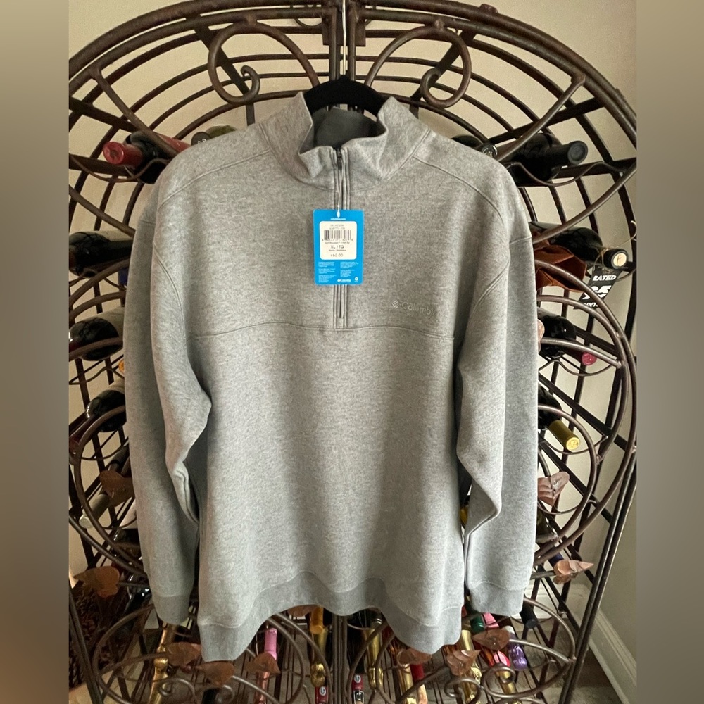 Men’s Columbia long sleeve Sweatshirt.